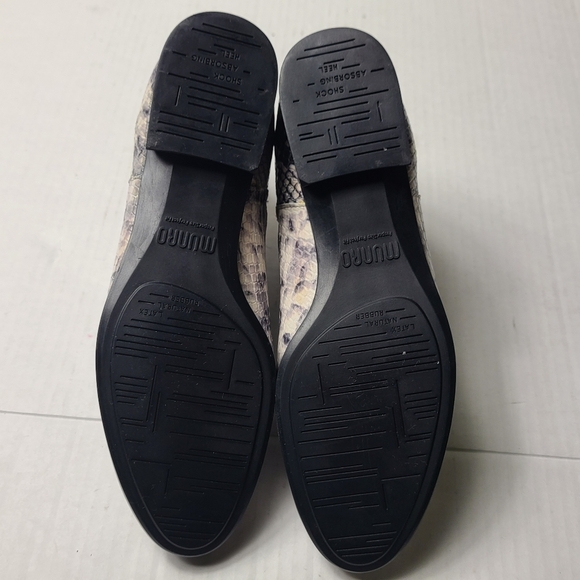 NEW MUNRO cate leather ankle booties - Picture 6 of 8